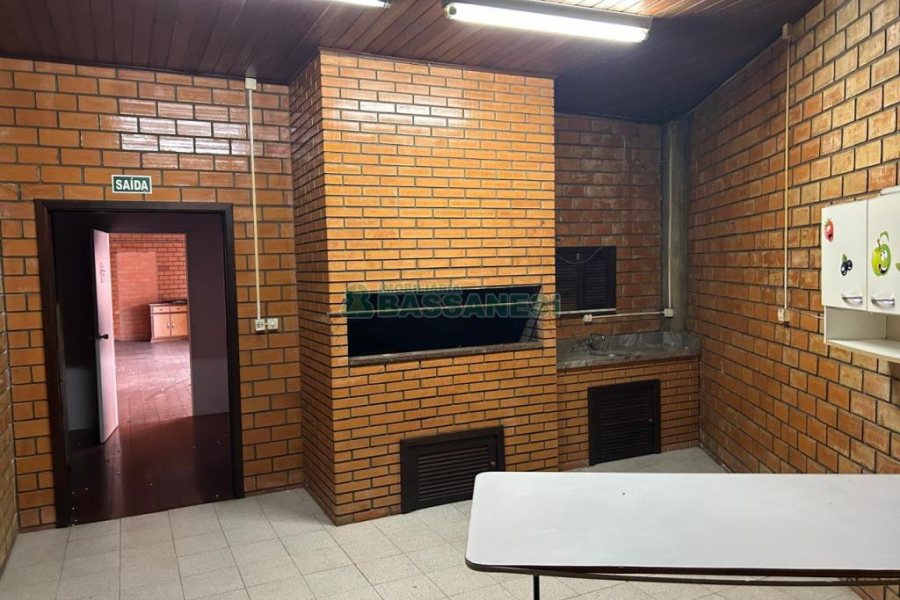 Pavilhão com 671m², no bairro Santa Catarina em Caxias do Sul para Alugar