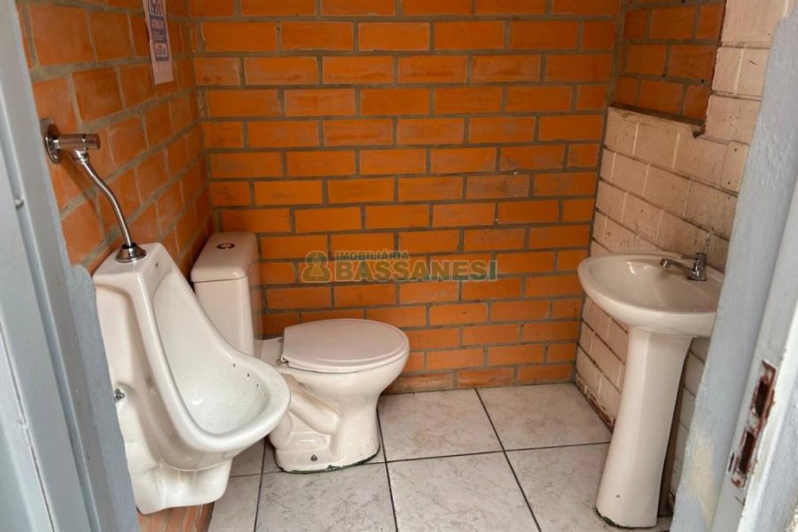 Pavilhão com 671m², no bairro Santa Catarina em Caxias do Sul para Alugar