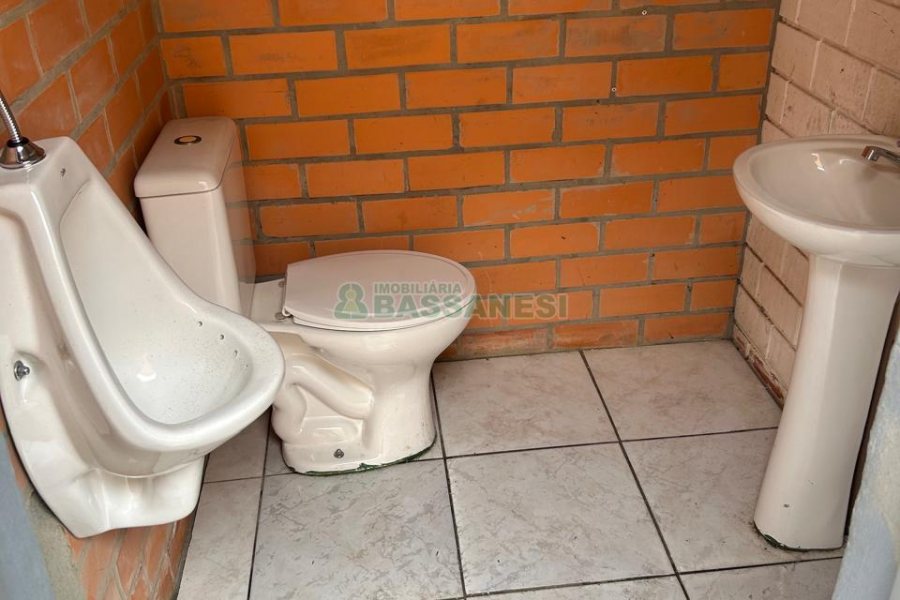 Pavilhão com 671m², no bairro Santa Catarina em Caxias do Sul para Alugar