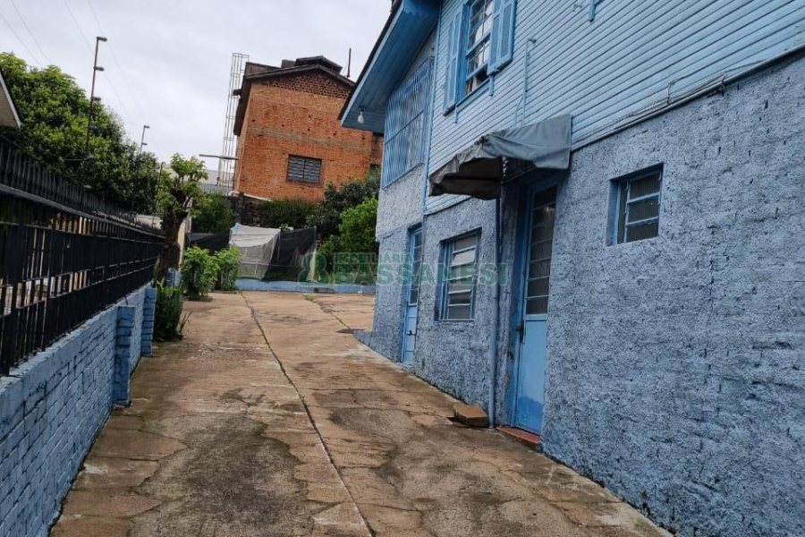 Casa com 200m², 3 dormitórios, 1 vaga, no bairro Nossa Senhora de Lourdes em Caxias do Sul para Comprar