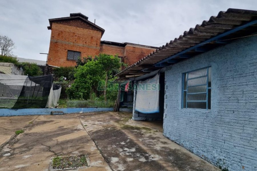 Casa com 200m², 3 dormitórios, 1 vaga, no bairro Nossa Senhora de Lourdes em Caxias do Sul para Comprar