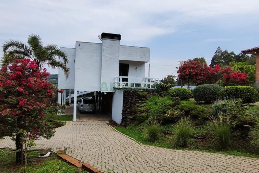 Casa Mobiliada com 100m², 3 dormitórios, 3 vagas, no bairro Linha 40 em Caxias do Sul para Comprar