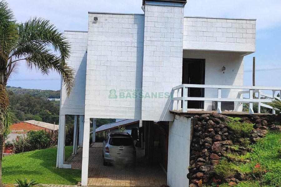 Casa Mobiliada com 100m², 3 dormitórios, 3 vagas, no bairro Linha 40 em Caxias do Sul para Comprar