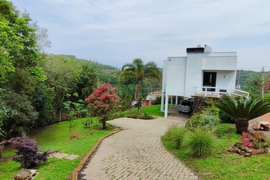 Casa Mobiliada com 100m², 3 dormitórios, 3 vagas, no bairro Linha 40 em Caxias do Sul para Comprar