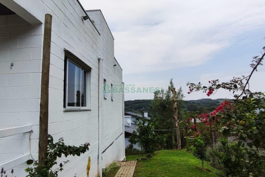 Casa Mobiliada com 100m², 3 dormitórios, 3 vagas, no bairro Linha 40 em Caxias do Sul para Comprar