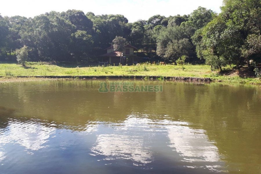 Casa com 200m², 5 dormitórios, 5 vagas, no bairro 3 Legua em Caxias do Sul para Alugar