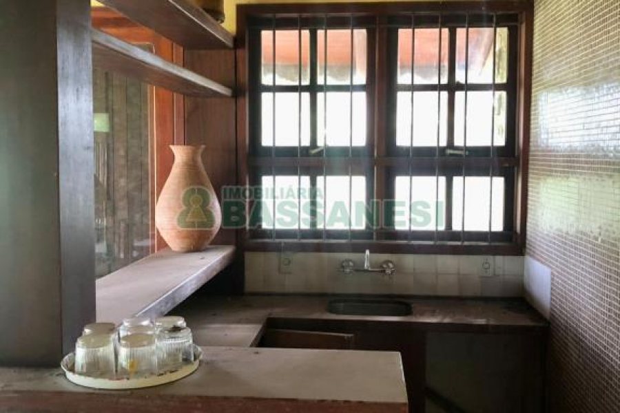 Casa com 200m², 5 dormitórios, 5 vagas, no bairro 3 Legua em Caxias do Sul para Alugar