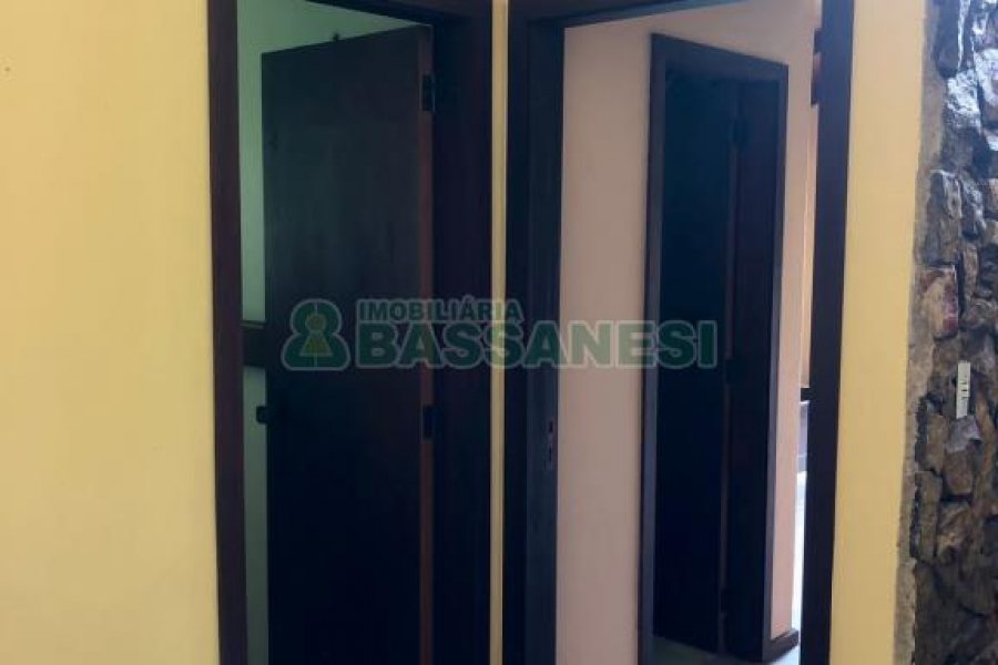 Casa com 200m², 5 dormitórios, 5 vagas, no bairro 3 Legua em Caxias do Sul para Alugar