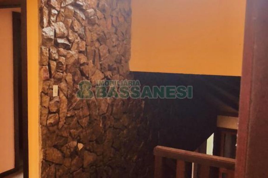 Casa com 200m², 5 dormitórios, 5 vagas, no bairro 3 Legua em Caxias do Sul para Alugar