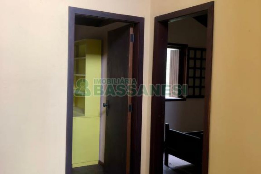 Casa com 200m², 5 dormitórios, 5 vagas, no bairro 3 Legua em Caxias do Sul para Alugar