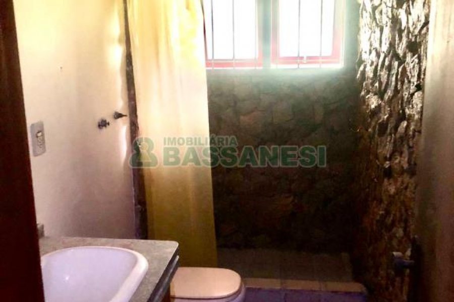 Casa com 200m², 5 dormitórios, 5 vagas, no bairro 3 Legua em Caxias do Sul para Alugar