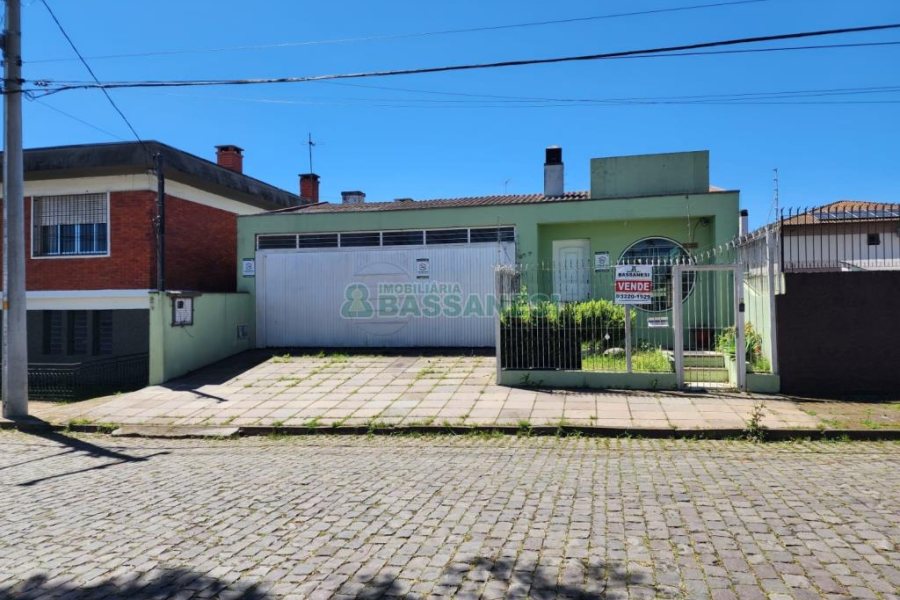 Casa com 205m², 3 dormitórios, 2 vagas, no bairro Cinqüentenário em Caxias do Sul para Comprar