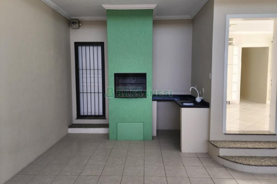 Casa com 205m², 3 dormitórios, 2 vagas, no bairro Cinqüentenário em Caxias do Sul para Comprar