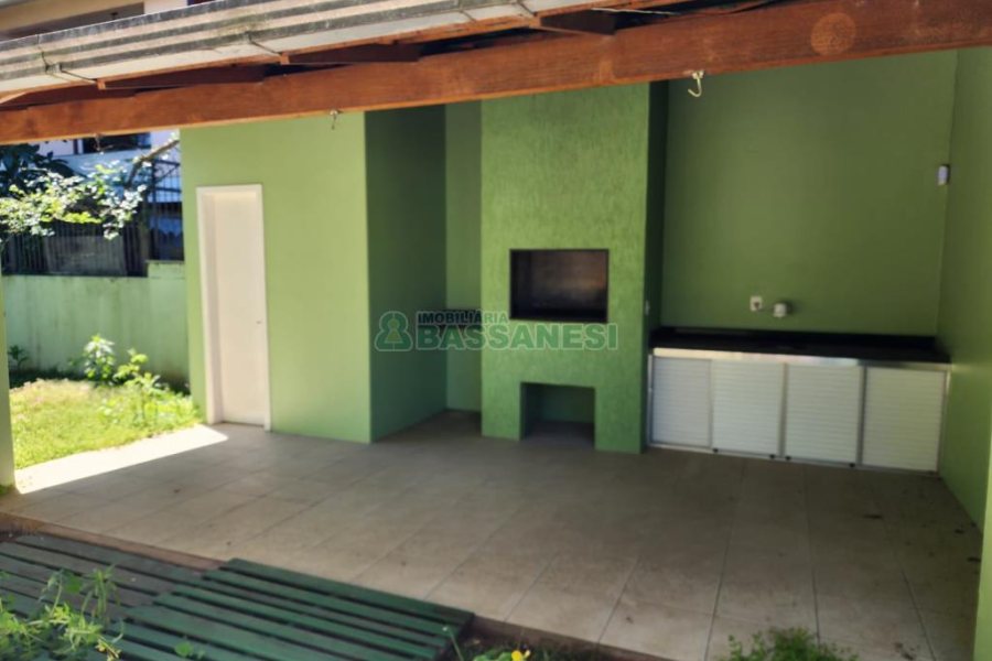 Casa com 205m², 3 dormitórios, 2 vagas, no bairro Cinqüentenário em Caxias do Sul para Comprar