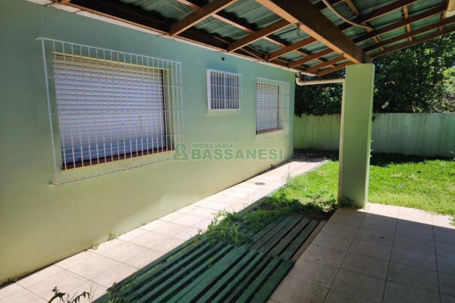 Casa com 205m², 3 dormitórios, 2 vagas, no bairro Cinqüentenário em Caxias do Sul para Comprar