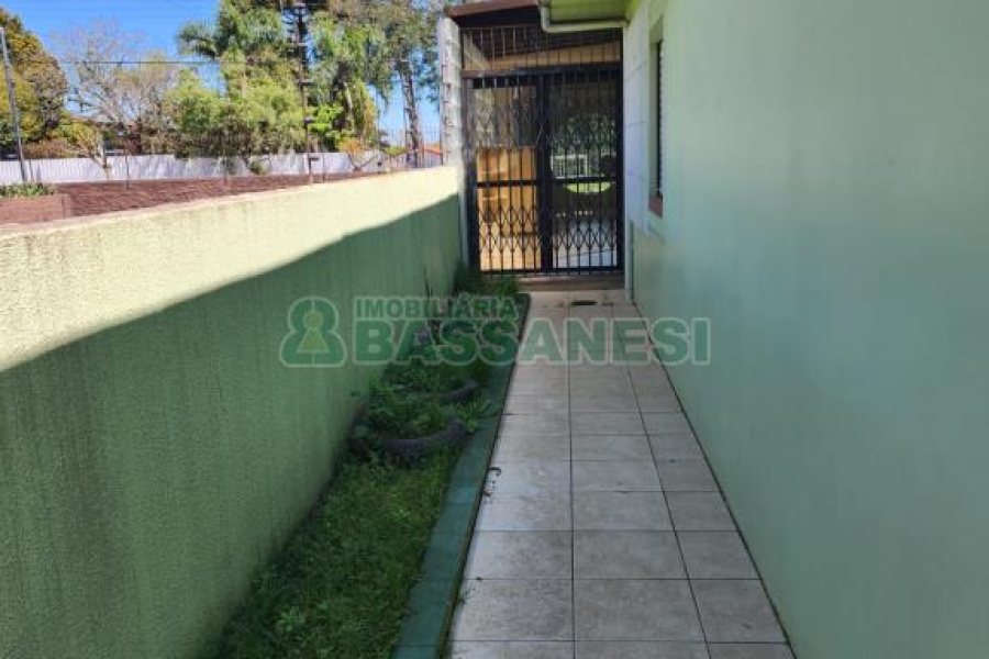 Casa com 205m², 3 dormitórios, 2 vagas, no bairro Cinqüentenário em Caxias do Sul para Comprar