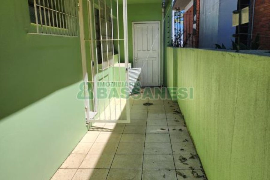 Casa com 205m², 3 dormitórios, 2 vagas, no bairro Cinqüentenário em Caxias do Sul para Comprar