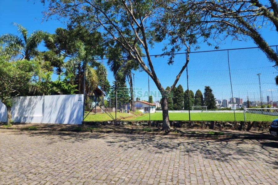 Casa com 205m², 3 dormitórios, 2 vagas, no bairro Cinqüentenário em Caxias do Sul para Comprar