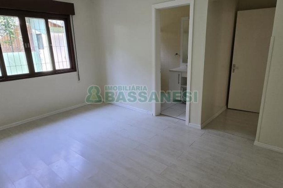 Casa com 205m², 3 dormitórios, 2 vagas, no bairro Cinqüentenário em Caxias do Sul para Comprar