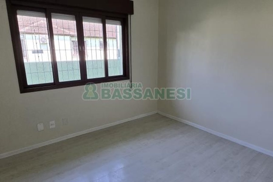 Casa com 205m², 3 dormitórios, 2 vagas, no bairro Cinqüentenário em Caxias do Sul para Comprar