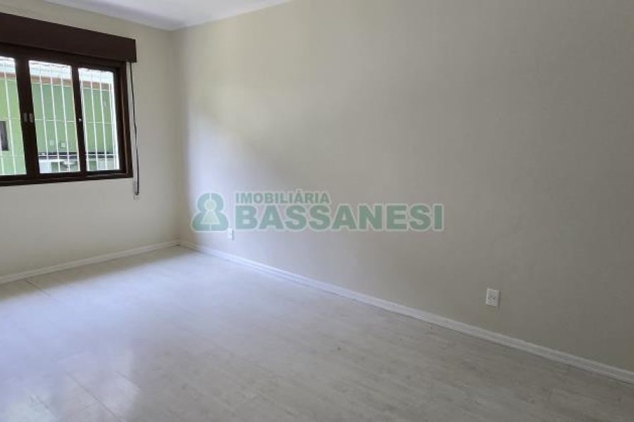 Casa com 205m², 3 dormitórios, 2 vagas, no bairro Cinqüentenário em Caxias do Sul para Comprar