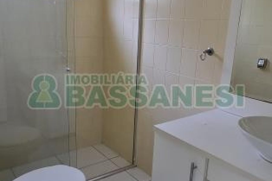 Casa com 205m², 3 dormitórios, 2 vagas, no bairro Cinqüentenário em Caxias do Sul para Comprar