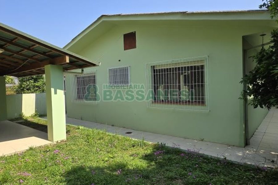 Casa com 205m², 3 dormitórios, 2 vagas, no bairro Cinqüentenário em Caxias do Sul para Comprar