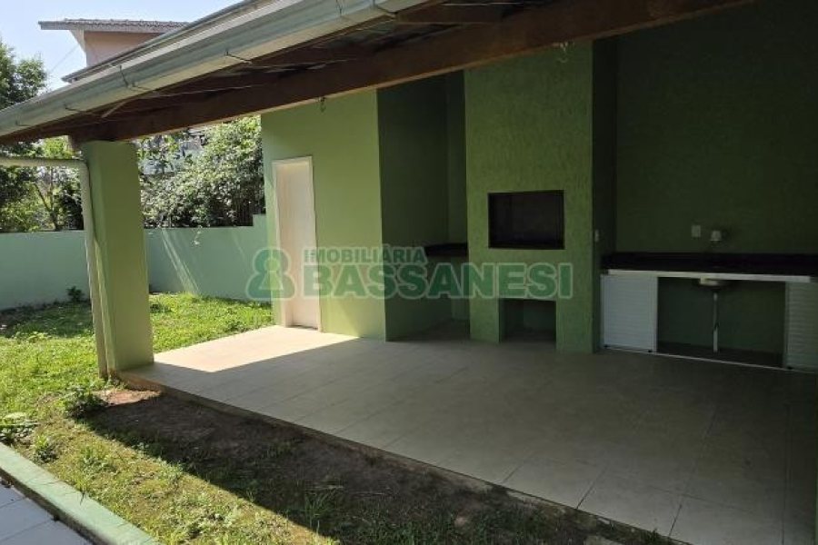 Casa com 205m², 3 dormitórios, 2 vagas, no bairro Cinqüentenário em Caxias do Sul para Comprar