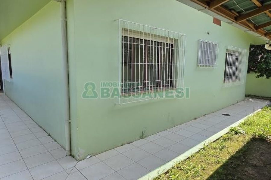 Casa com 205m², 3 dormitórios, 2 vagas, no bairro Cinqüentenário em Caxias do Sul para Comprar