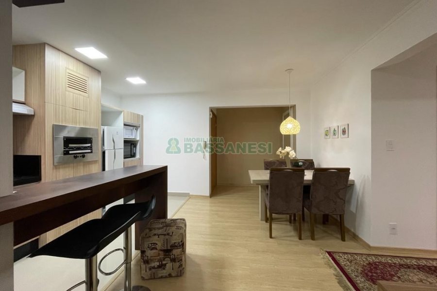 Apto Mobiliado com 71m², 2 dormitórios, 2 vagas, no bairro Madureira em Caxias do Sul para Alugar