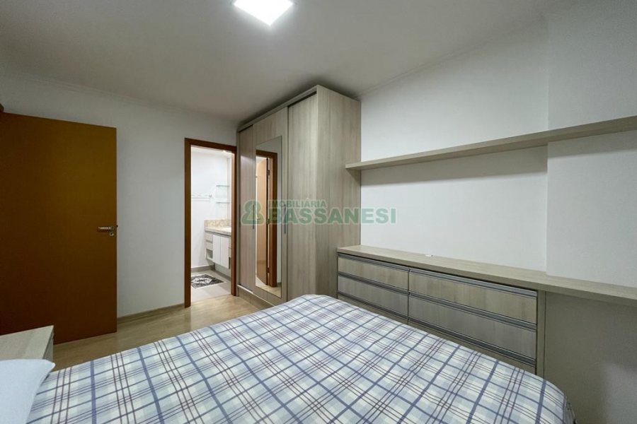 Apto Mobiliado com 71m², 2 dormitórios, 2 vagas, no bairro Madureira em Caxias do Sul para Alugar