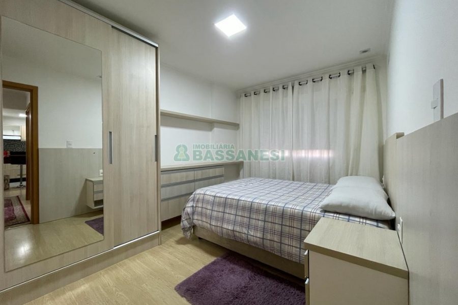 Apto Mobiliado com 71m², 2 dormitórios, 2 vagas, no bairro Madureira em Caxias do Sul para Alugar
