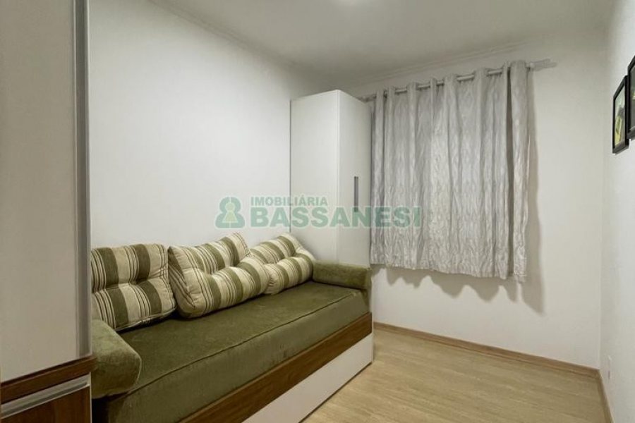 Apto Mobiliado com 71m², 2 dormitórios, 2 vagas, no bairro Madureira em Caxias do Sul para Alugar