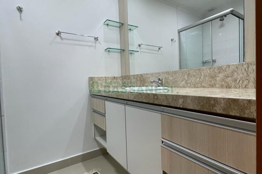 Apto Mobiliado com 71m², 2 dormitórios, 2 vagas, no bairro Madureira em Caxias do Sul para Alugar