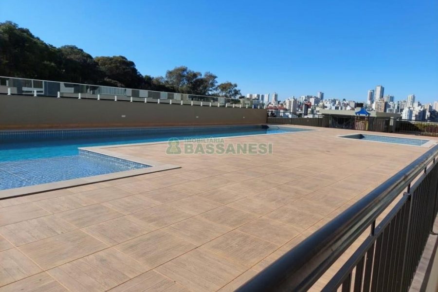 Apto Mobiliado com 71m², 2 dormitórios, 2 vagas, no bairro Madureira em Caxias do Sul para Alugar