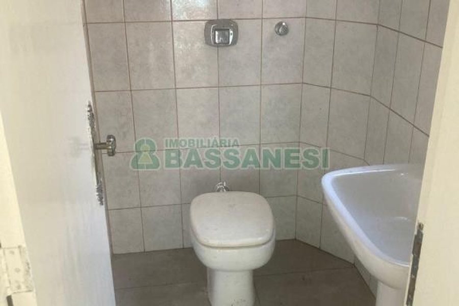 Loja com 233m², no bairro Jardelino Ramos em Caxias do Sul para Alugar