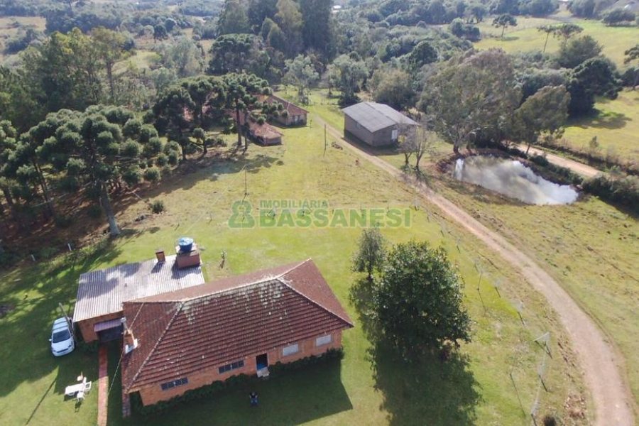 Chácara, 4 dormitórios, 2 vagas, no bairro Vila Seca em Caxias do Sul para Comprar