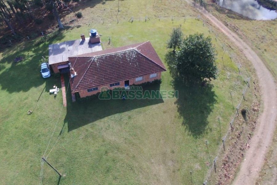 Chácara, 4 dormitórios, 2 vagas, no bairro Vila Seca em Caxias do Sul para Comprar