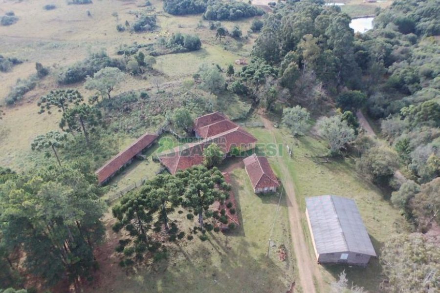 Chácara, 4 dormitórios, 2 vagas, no bairro Vila Seca em Caxias do Sul para Comprar