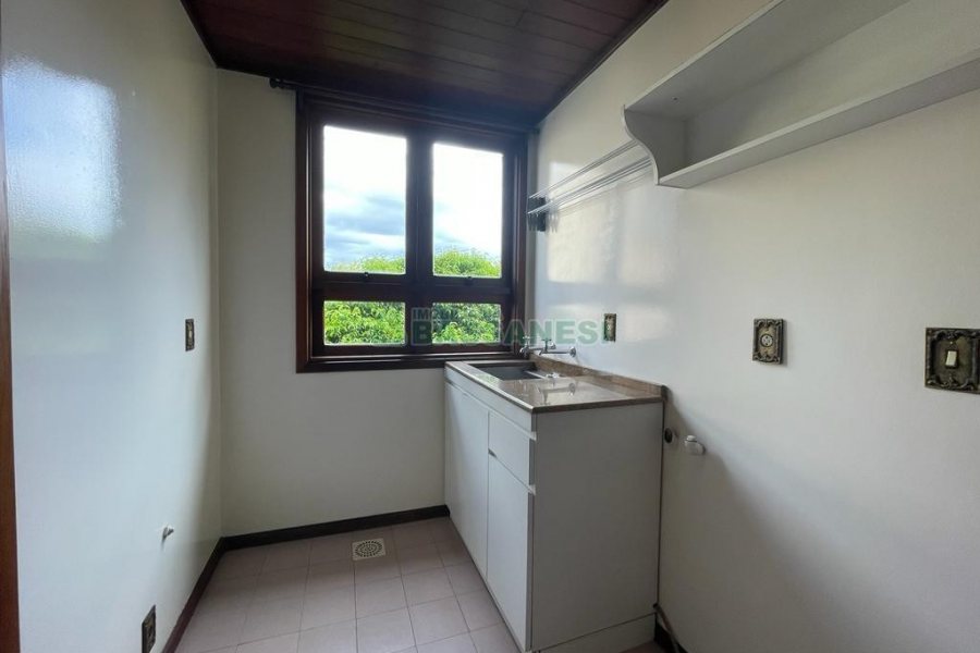 Apartamento com 112m², 2 dormitórios, 1 vaga, no bairro Centro em Caxias do Sul para Alugar