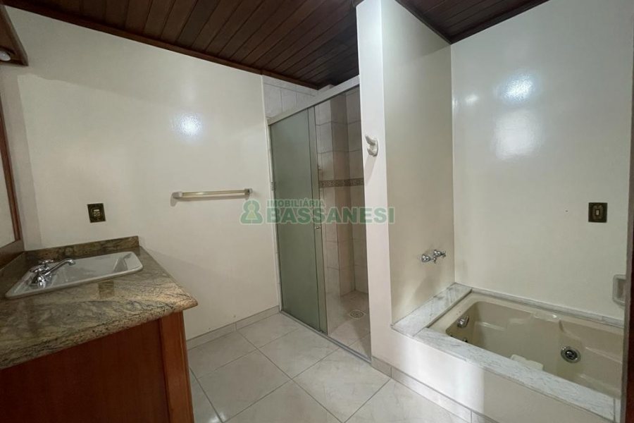 Apartamento com 112m², 2 dormitórios, 1 vaga, no bairro Centro em Caxias do Sul para Alugar