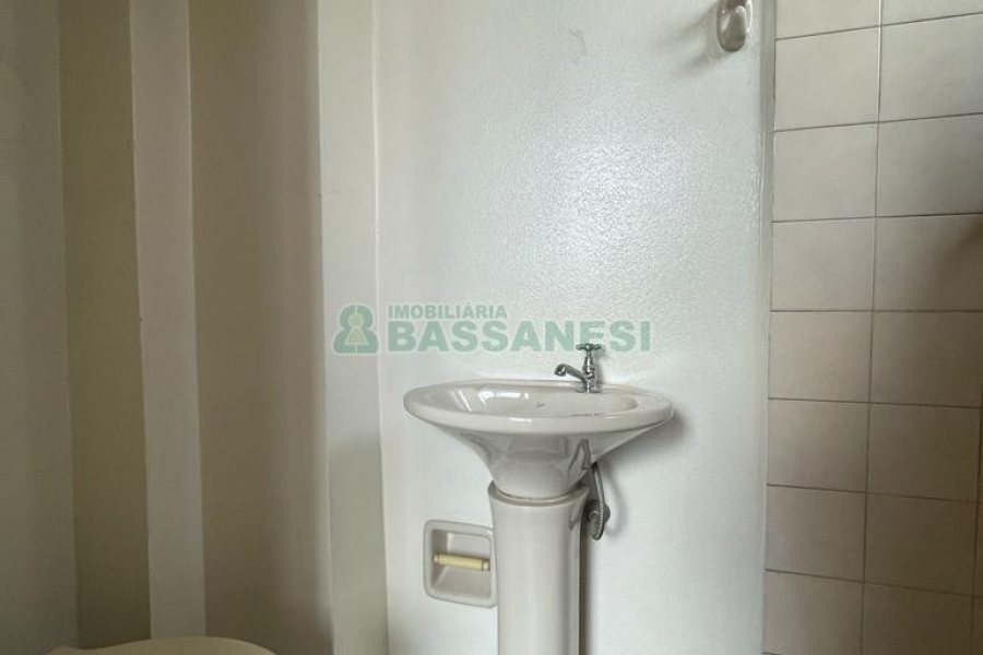 Apartamento com 112m², 2 dormitórios, 1 vaga, no bairro Centro em Caxias do Sul para Alugar
