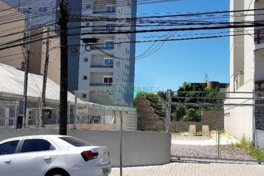 Terreno com 275m², no bairro Exposição em Caxias do Sul para Comprar