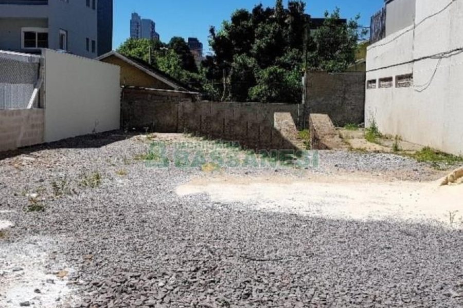Terreno com 275m², no bairro Exposição em Caxias do Sul para Comprar