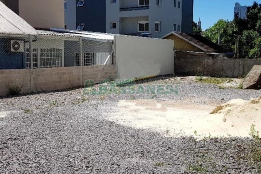 Terreno com 275m², no bairro Exposição em Caxias do Sul para Comprar