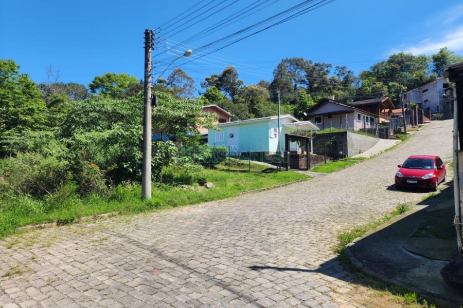 Terreno com 366m², no bairro Salgado Filho em Caxias do Sul para Comprar
