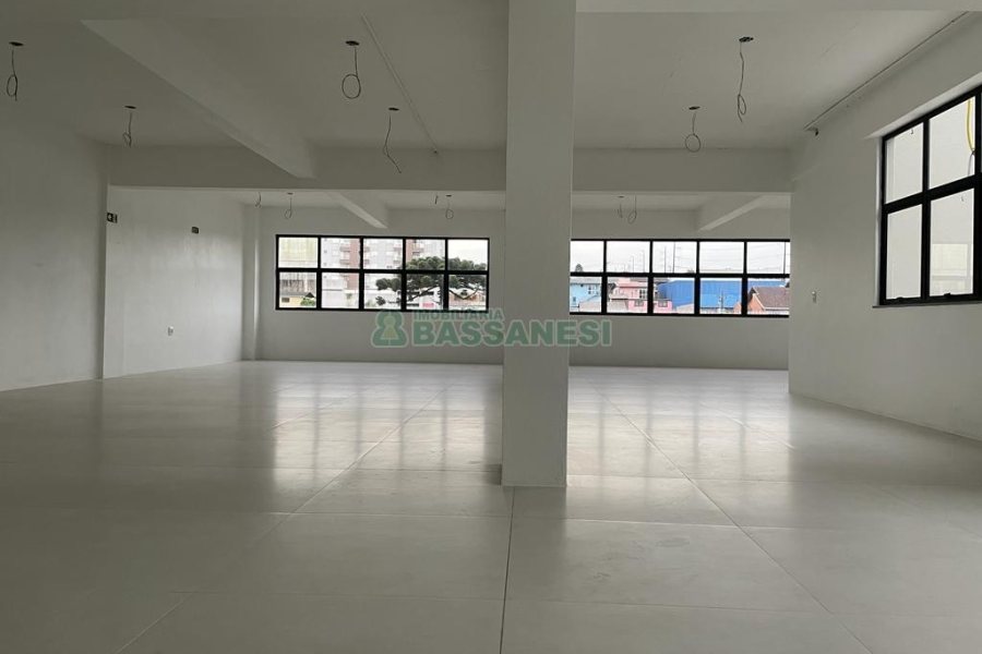 Sala com 144m², no bairro Sagrada Família em Caxias do Sul para Alugar