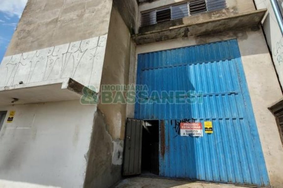 Loja com 280m², no bairro Pio X em Caxias do Sul para Alugar