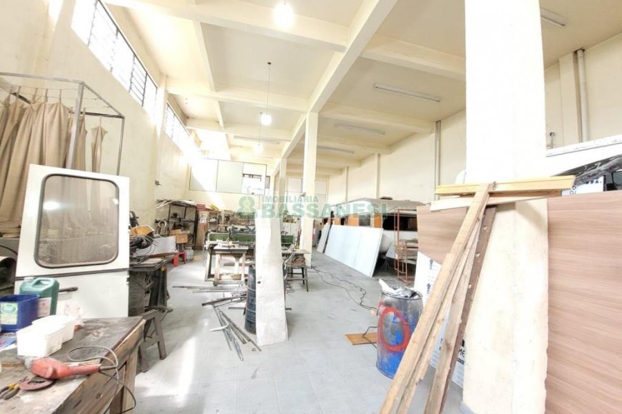 Loja com 280m², no bairro Pio X em Caxias do Sul para Alugar