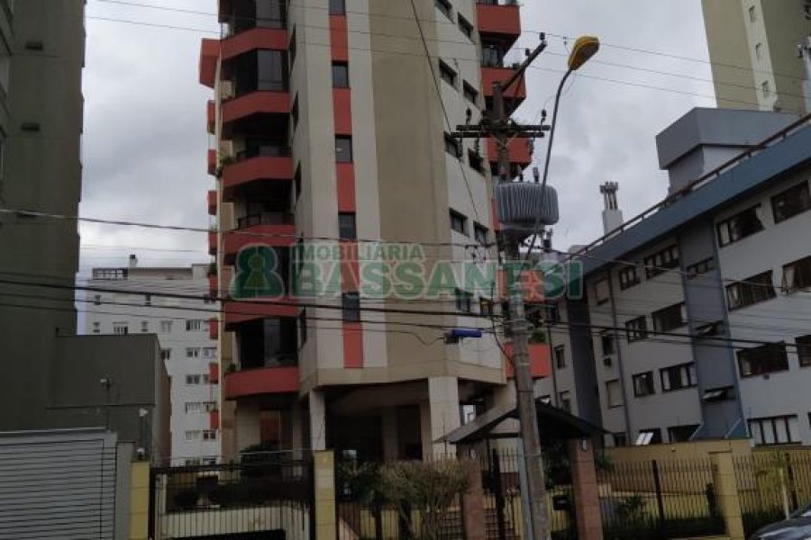 Apartamento com 140m², 3 dormitórios, 1 vaga, no bairro Centro em Caxias do Sul para Comprar